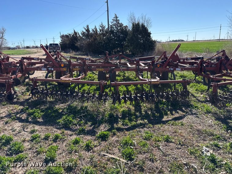 image for item DZ5180 Sunflower 3060 field cultivator