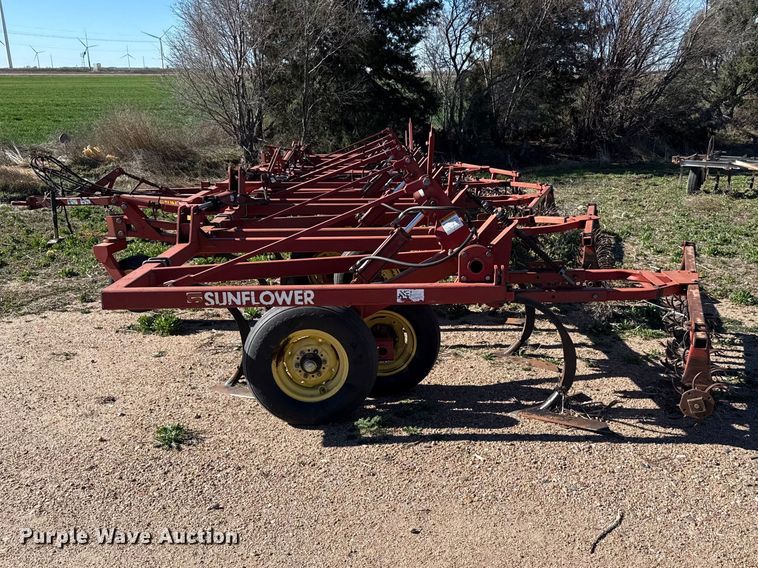 image for item DZ5180 Sunflower 3060 field cultivator
