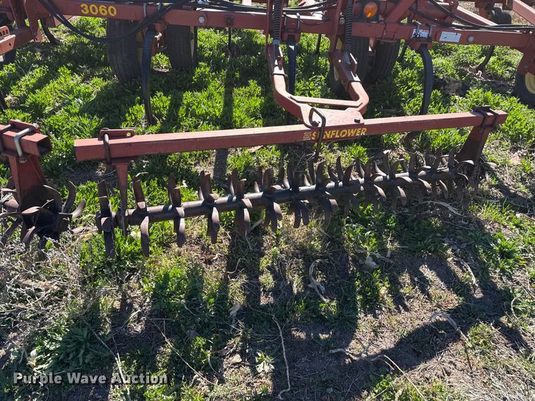 image for item DZ5180 Sunflower 3060 field cultivator