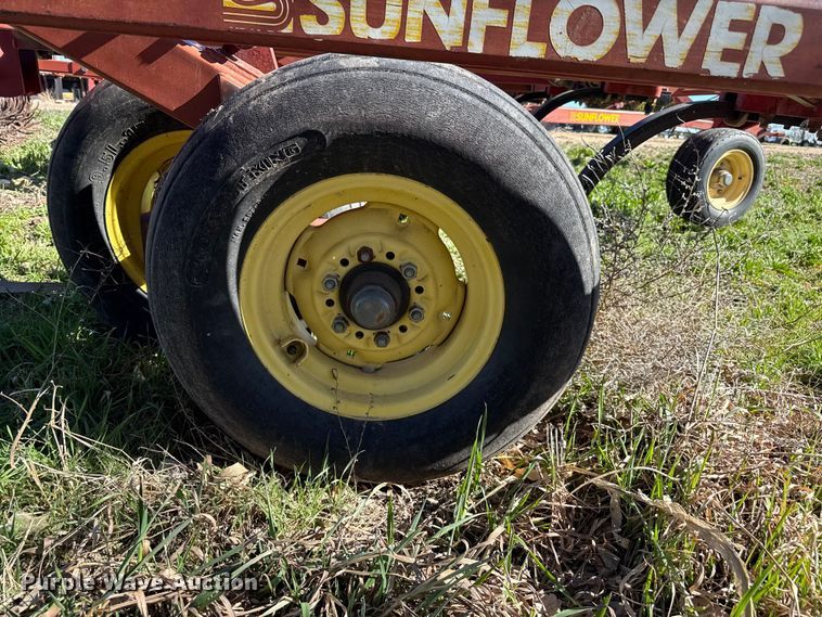 image for item DZ5180 Sunflower 3060 field cultivator