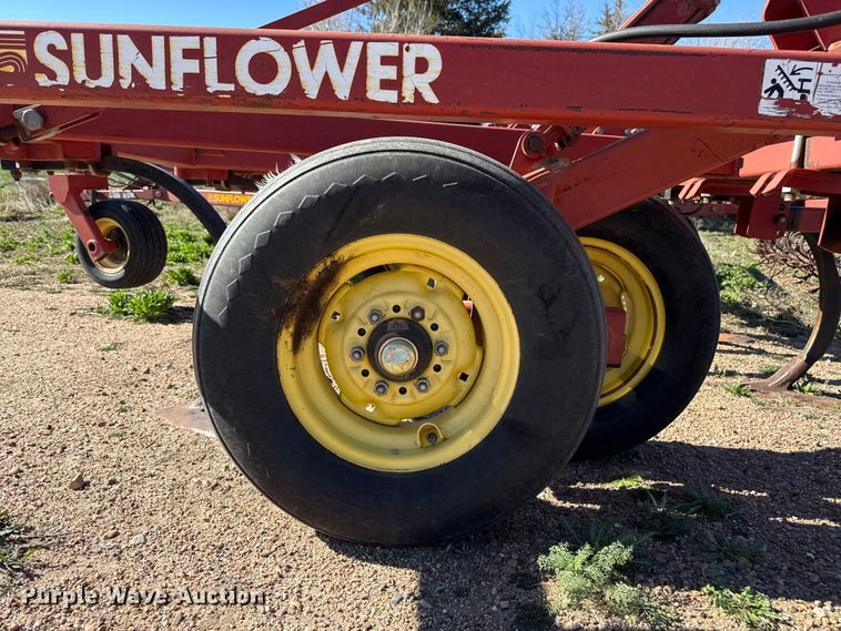 image for item DZ5180 Sunflower 3060 field cultivator