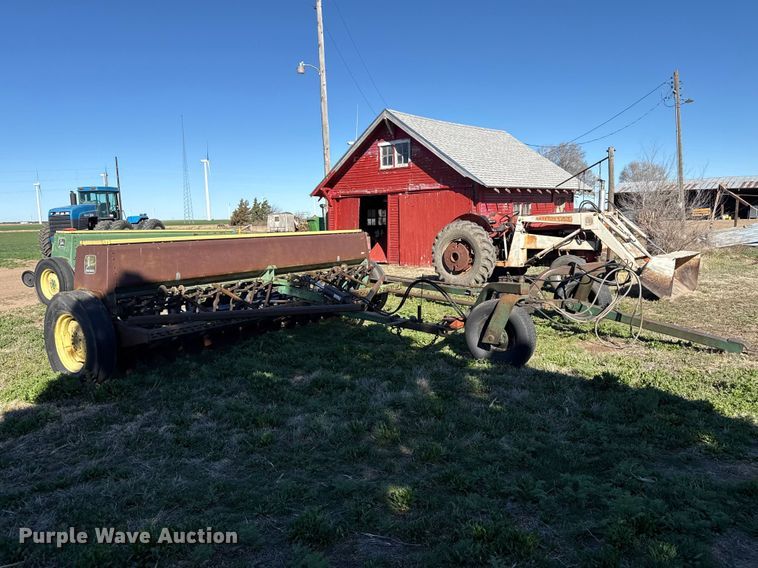 image for item DZ5181 John Deere 8200 grain drill