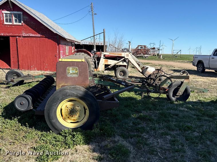 image for item DZ5181 John Deere 8200 grain drill