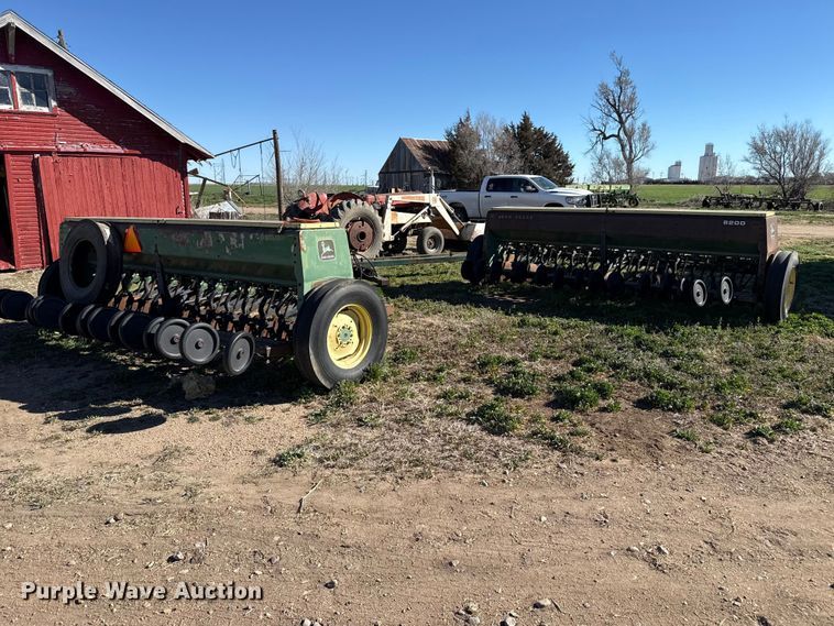 image for item DZ5181 John Deere 8200 grain drill