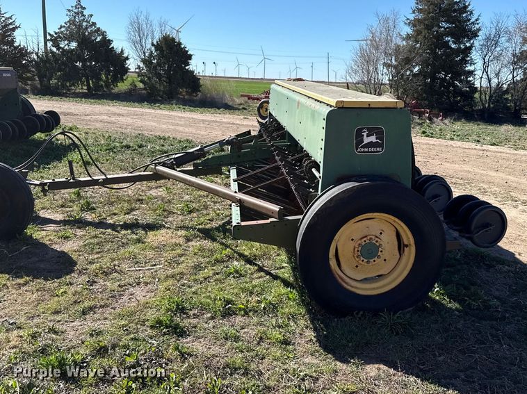 image for item DZ5181 John Deere 8200 grain drill
