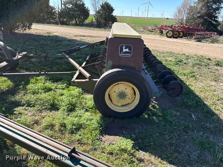 image for item DZ5181 John Deere 8200 grain drill