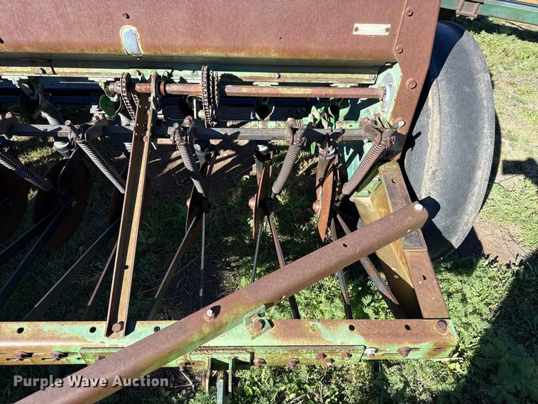 image for item DZ5181 John Deere 8200 grain drill