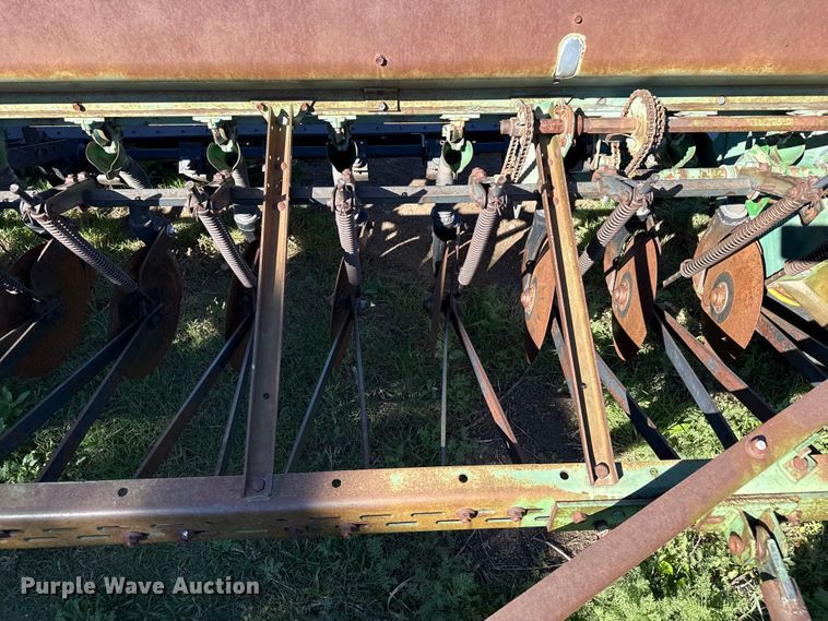 image for item DZ5181 John Deere 8200 grain drill