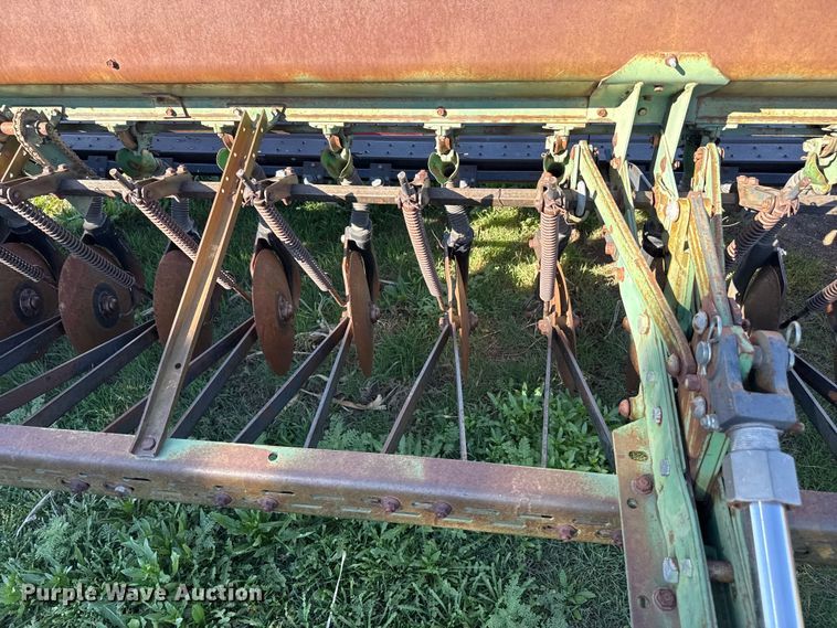 image for item DZ5181 John Deere 8200 grain drill