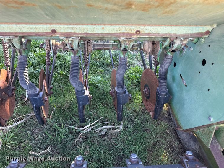 image for item DZ5181 John Deere 8200 grain drill