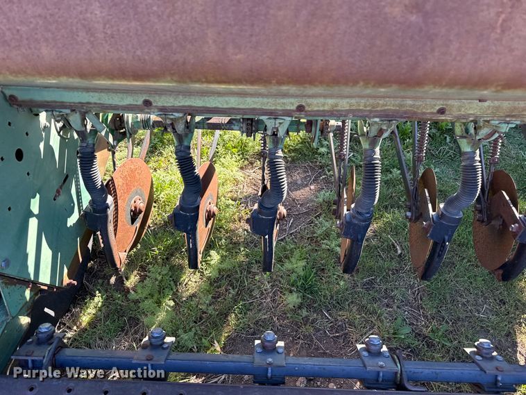 image for item DZ5181 John Deere 8200 grain drill