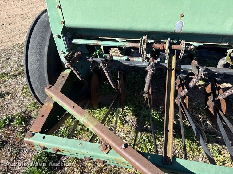 image for item DZ5181 John Deere 8200 grain drill