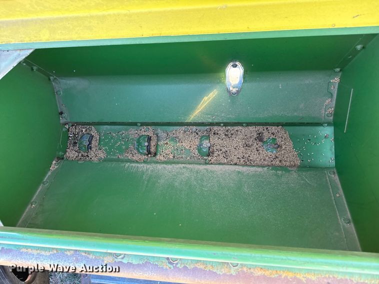 image for item DZ5181 John Deere 8200 grain drill