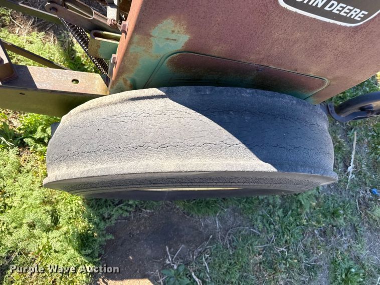 image for item DZ5181 John Deere 8200 grain drill