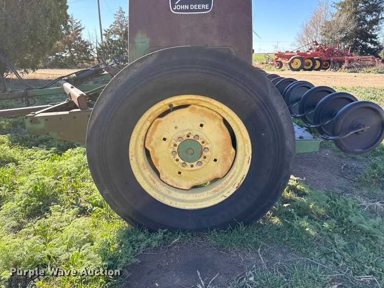 image for item DZ5181 John Deere 8200 grain drill