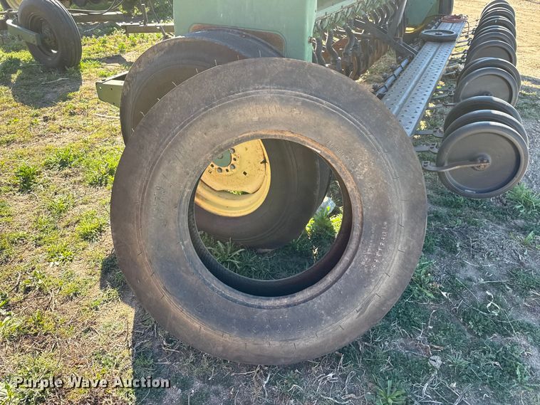 image for item DZ5181 John Deere 8200 grain drill