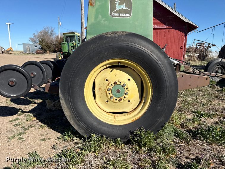 image for item DZ5181 John Deere 8200 grain drill