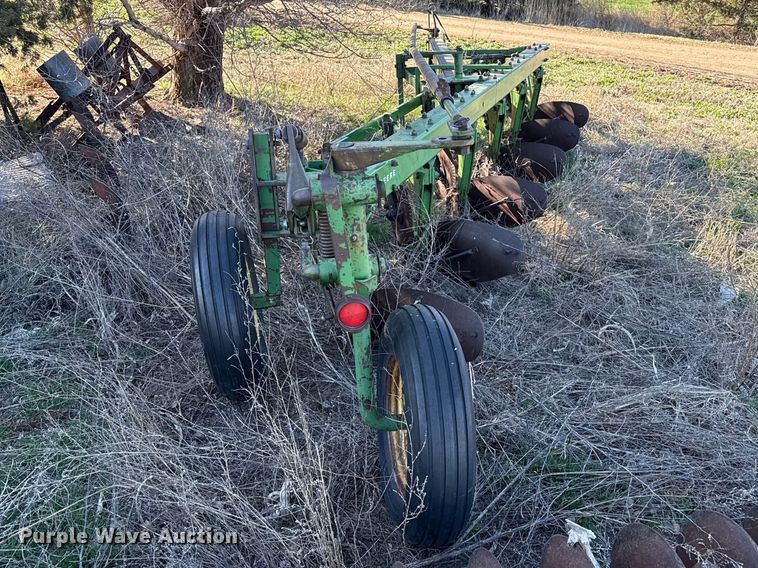 image for item DZ5182 John Deere plow