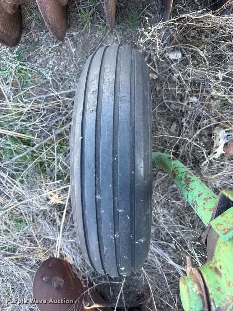 image for item DZ5182 John Deere plow