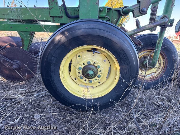 image for item DZ5182 John Deere plow