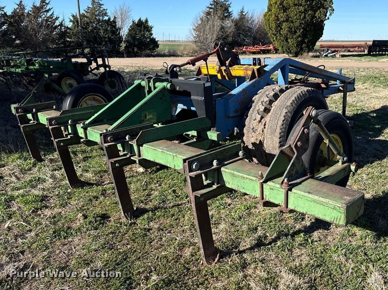 image for item DZ5183 John Deere ripper