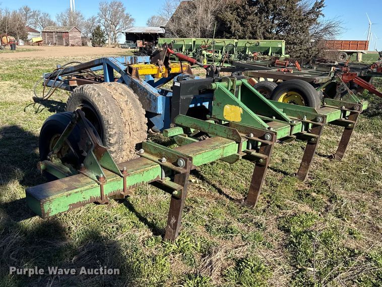 image for item DZ5183 John Deere ripper