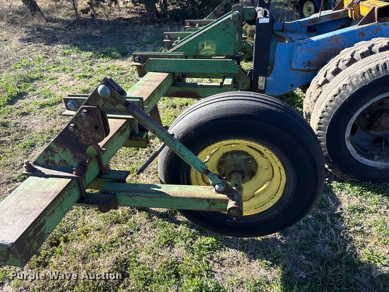 image for item DZ5183 John Deere ripper