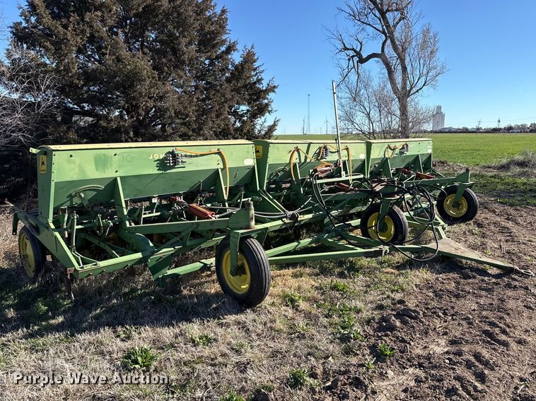 image for item DZ5185 John Deere grain drill