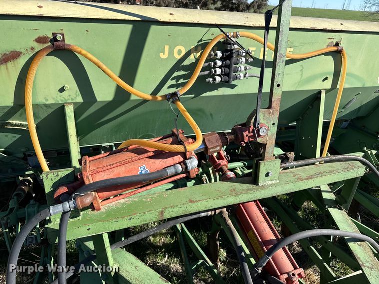 image for item DZ5185 John Deere grain drill