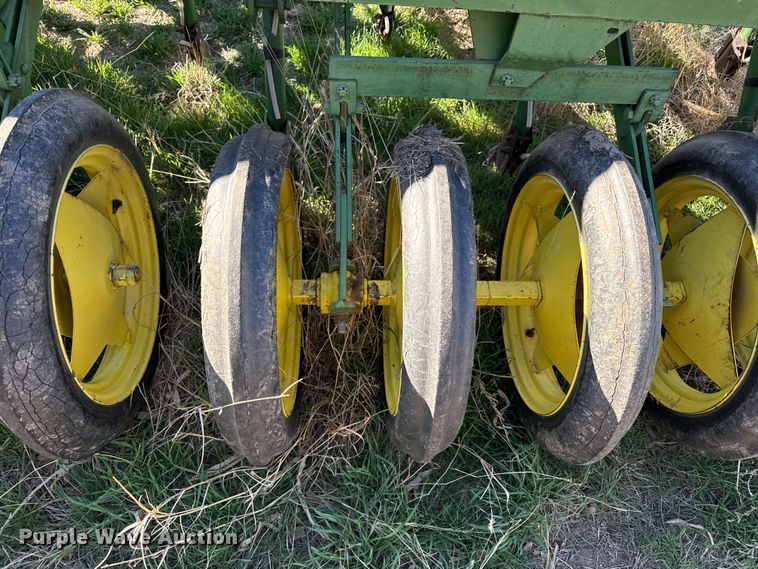 image for item DZ5185 John Deere grain drill