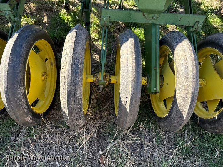 image for item DZ5185 John Deere grain drill