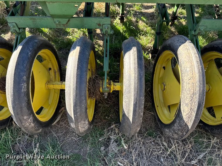 image for item DZ5185 John Deere grain drill
