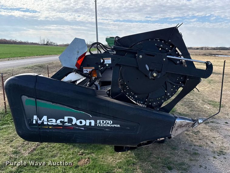 image for item DZ5194 2010 Macdon FD70 flex draper head