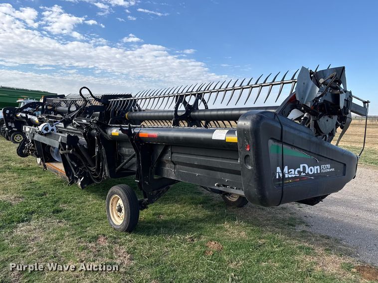 image for item DZ5194 2010 Macdon FD70 flex draper head