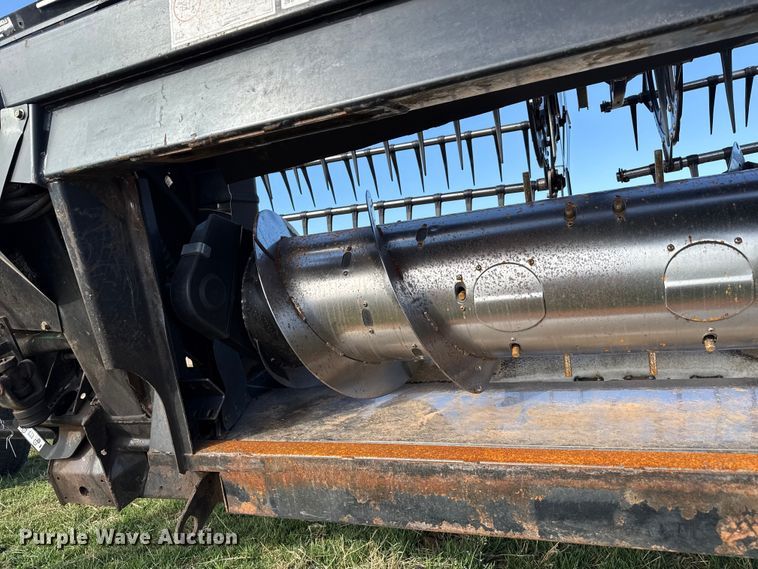 image for item DZ5194 2010 Macdon FD70 flex draper head