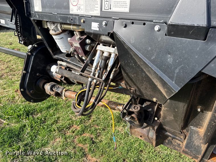 image for item DZ5194 2010 Macdon FD70 flex draper head