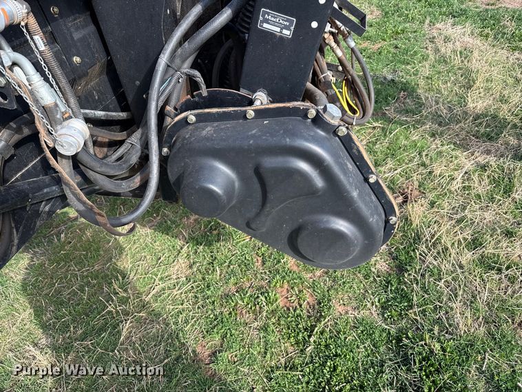 image for item DZ5194 2010 Macdon FD70 flex draper head