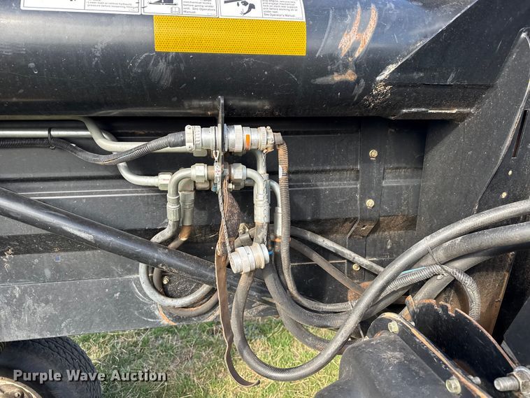 image for item DZ5194 2010 Macdon FD70 flex draper head