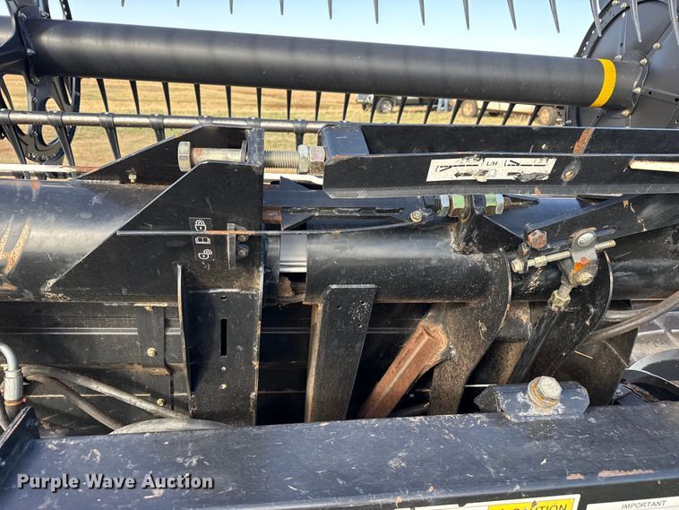 image for item DZ5194 2010 Macdon FD70 flex draper head