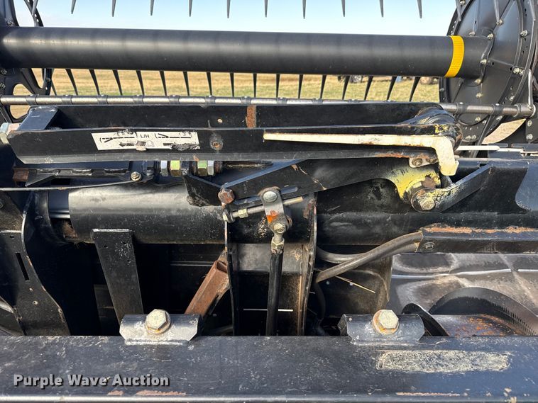 image for item DZ5194 2010 Macdon FD70 flex draper head