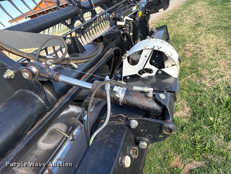 image for item DZ5194 2010 Macdon FD70 flex draper head