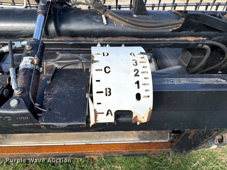 image for item DZ5194 2010 Macdon FD70 flex draper head