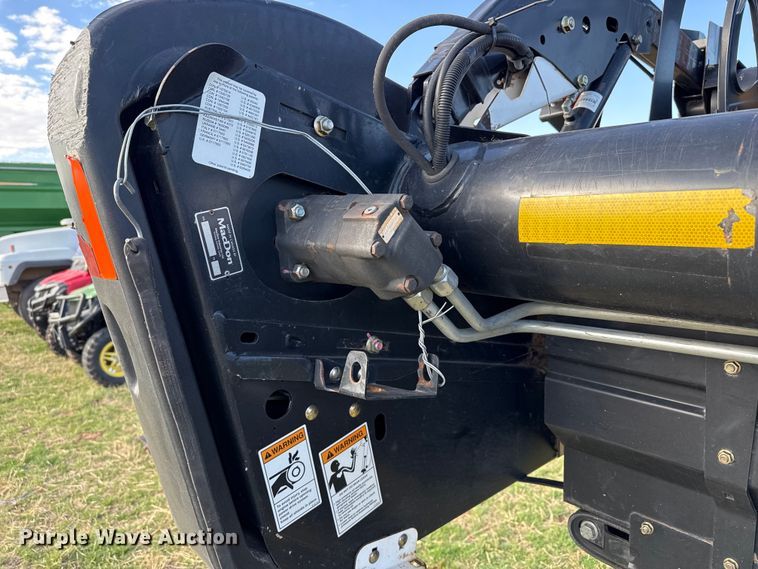 image for item DZ5194 2010 Macdon FD70 flex draper head