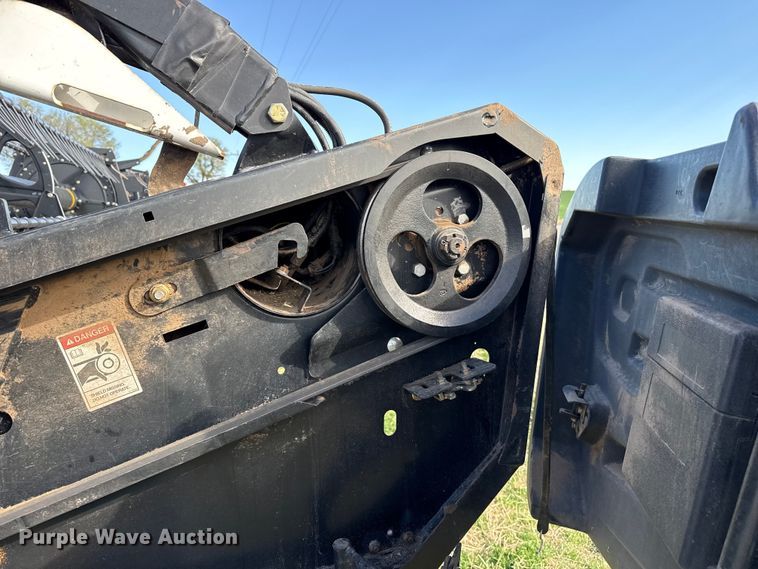 image for item DZ5194 2010 Macdon FD70 flex draper head