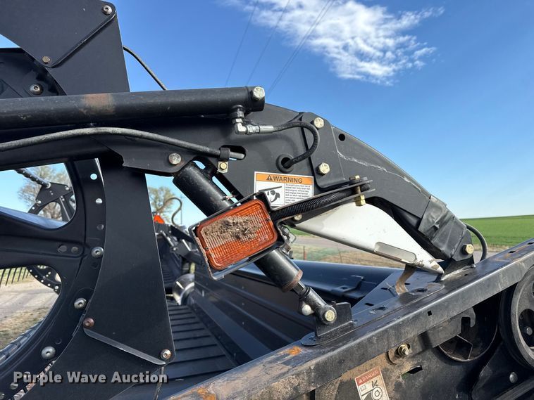 image for item DZ5194 2010 Macdon FD70 flex draper head