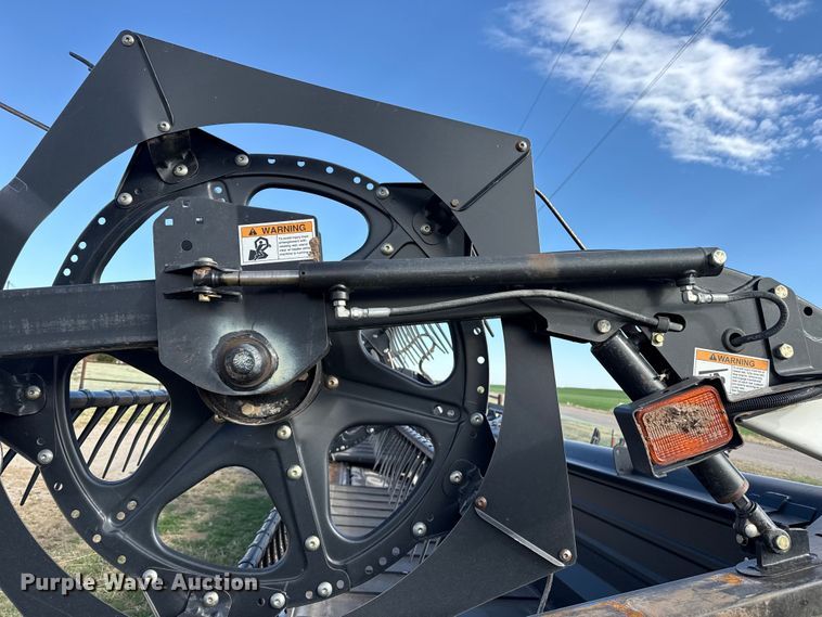 image for item DZ5194 2010 Macdon FD70 flex draper head