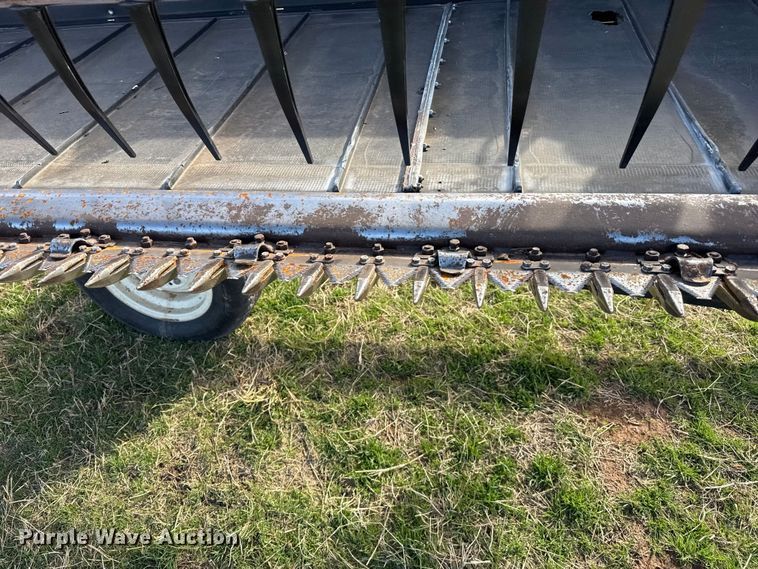 image for item DZ5194 2010 Macdon FD70 flex draper head