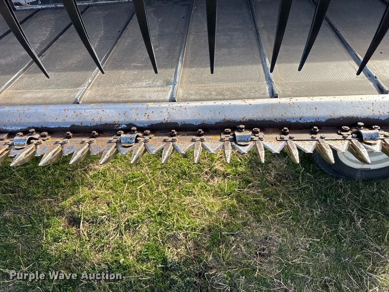 image for item DZ5194 2010 Macdon FD70 flex draper head