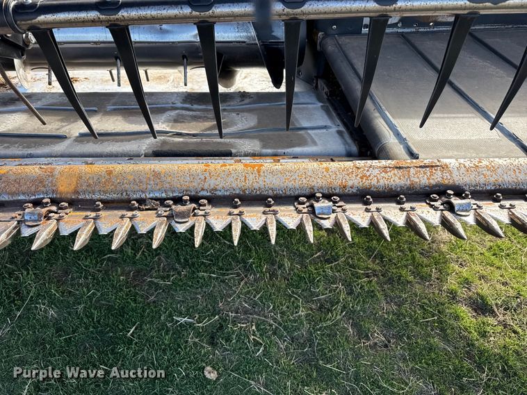 image for item DZ5194 2010 Macdon FD70 flex draper head