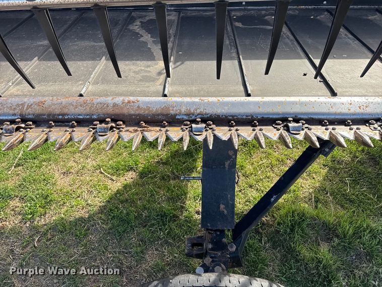 image for item DZ5194 2010 Macdon FD70 flex draper head